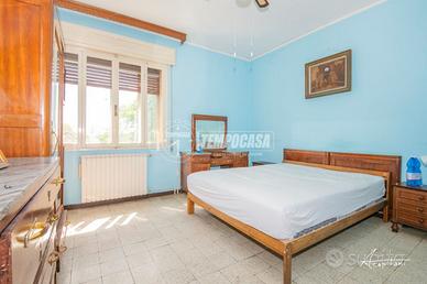 Ampia casa indipendente con giardino privato: spaz