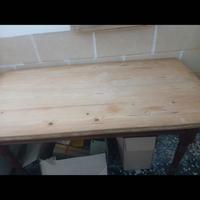 Tavolo in legno. Buone condizioni 
