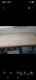 Tavolo in legno. Buone condizioni 