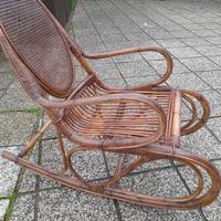 Sedia dondolo in vimini