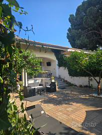 Villetta a pochi passi dal mare