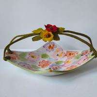 Cestino in maiolica con manici in pannolenci