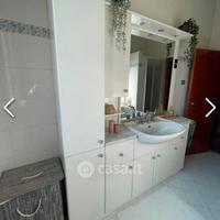 Mobile Bagno con Specchio, Lavabo e Colonne