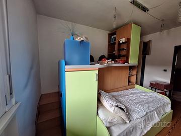 Camera completa scrivania e armadi