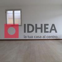 UFFICIO FRONTE STRADA CON AMPIO PARCHEGGIO RIF: LE