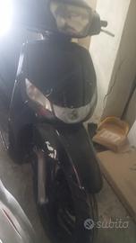 tweet Peugeot 125cc anno2014