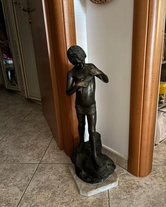 Statuina in bronzo