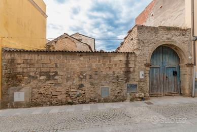 SERDIANA:In centro paese da ristrutturare