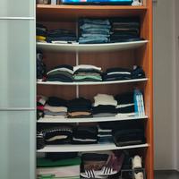 armadio con ante scorrevoli