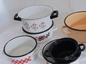 Set di Pentole smaltate bianche decorate 