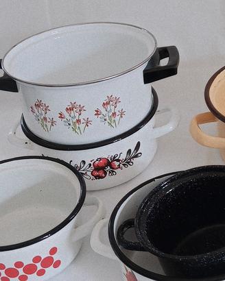 Set di Pentole smaltate bianche decorate 