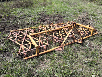 Erpice a sollevatore