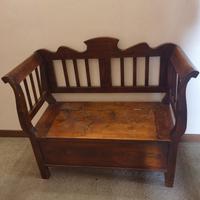 Panca con vano portaoggetti 