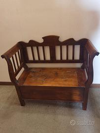 Panca con vano portaoggetti 