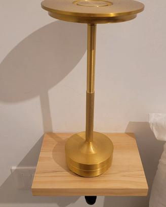 Coppia di lampade oro ricaricabili €16