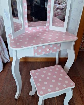 specchiera da bambina con sgabello