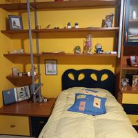 Struttura letto, mensole e reggi mensole .