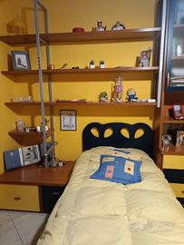 Struttura letto, mensole e reggi mensole .