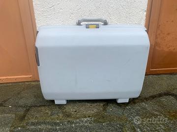 Valigia Samsonite grigio chiaro