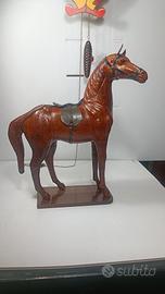 cavallo in cuoio 