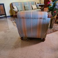 Divano 3 posti più 2 poltrone