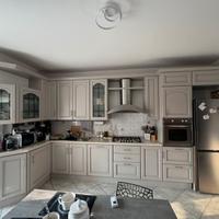 Cucina SCAVOLINI con top in marmo riverniciata