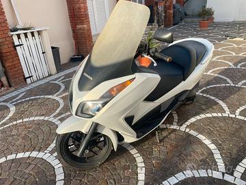 Scooter forza 300