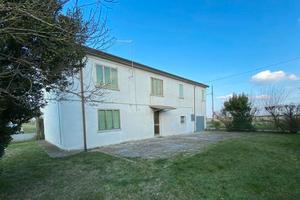 Casa singola indipendente,in campagna con giardino