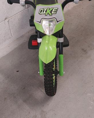 Moto elettrica per bambini da sistemare