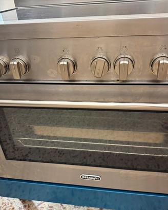 Cucina all’induzione con forno elletrico