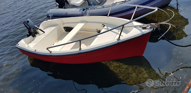 Barca, motore Yamaha 4 cavalli, e carrello non omo