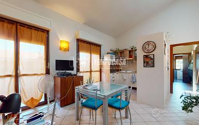 Trilocale con balcone e garage