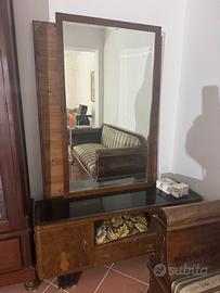 Toilette con specchio