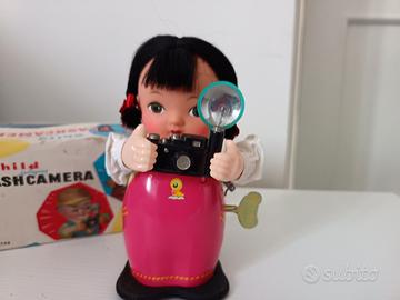 bambola cammina e scatta foto