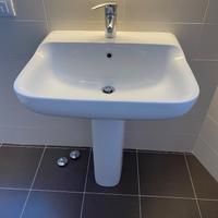 Lavandino a colonna con rubinetteria Grohe