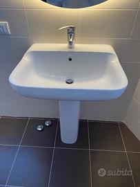 Lavandino a colonna con rubinetteria Grohe