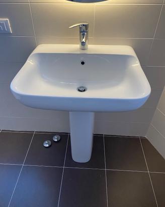 Lavandino a colonna con rubinetteria Grohe