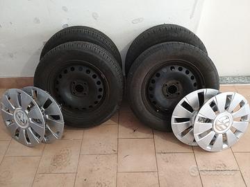 cerchi e pneumatici 175/65 R14 copricerchi  VW Up!