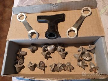 Chiavi + Tacchetti usati per scarpe da calcio