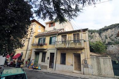 4 LOCALI A POGGIO CATINO