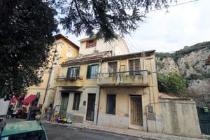 4 LOCALI A POGGIO CATINO