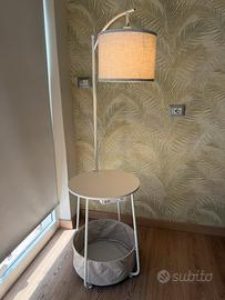 Tavolino con lampada integrata