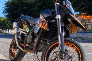 ktm 690 supermoto 2011 A2
