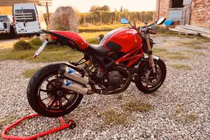 Ducati monster 1100 evo