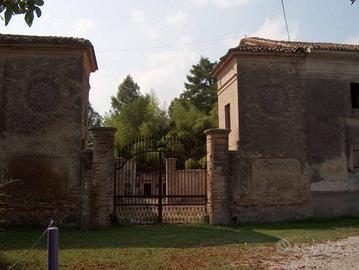 Rustico / Casale di 360 m² con più di 5 locali a C