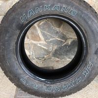 2 gomme 205/70 15 Nakang seminuove