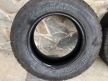 2 gomme 205/70 15 Nakang seminuove