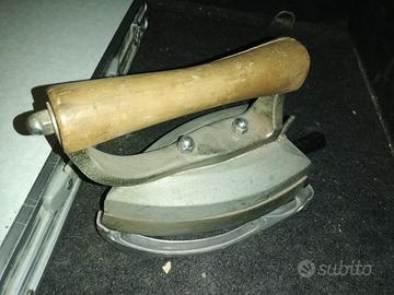 set di ferri da stiro antichi