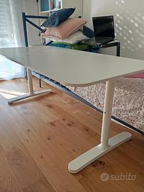 Scrivania Bekant Ikea 160x80