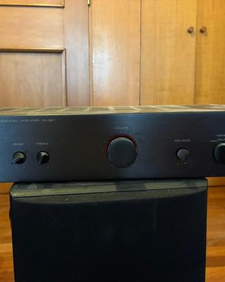 Impianto stereo con diffusori e amplificatore
